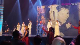 Download lagu Standing In The Eyes Of The World  - Muzikal Lawak Superstar mp3