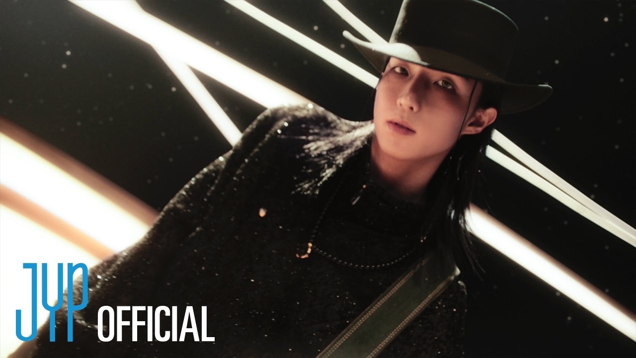 Xdinary Heroes "Voyager" M/V