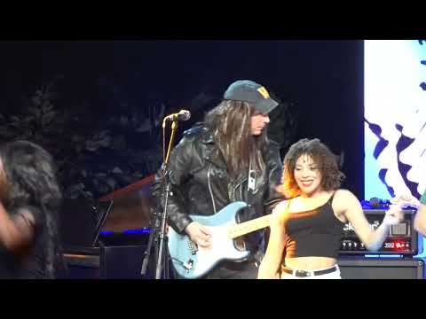 ELVIS IN CHAINS OKO - MENE R CORBA  - 23.11.2022. - INSTA TV