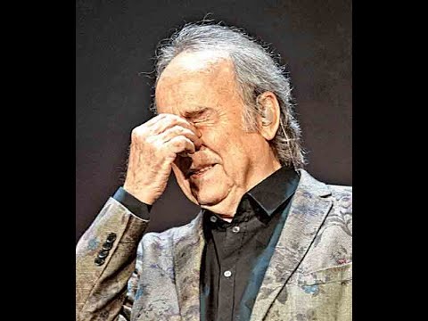 JOAN MANUEL SERRAT REPICA CON GLORIA SONORA LAS CAMPANAS DEL ADIÓS DE LOS ESCENARIOS, EN BARCELONA