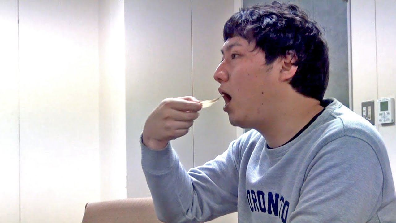 兎がポテトチップスを食べるとシンバルが鳴る