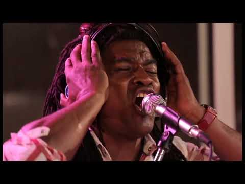 Déjate de Atrevimiento - Oscar Valdés Ft Mayito Rivera y Bobby Carcassés (En Vivo)