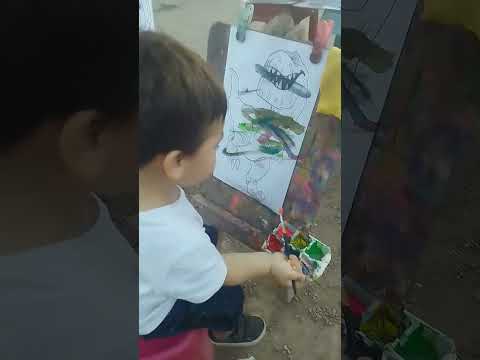 Nathan pintando, en Oran Salta!