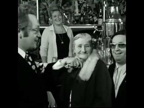 Recht uit de oude doos Willy Alberti en Johnny Jordaan in gesprek met Tante Ka en natuurlijk zingen