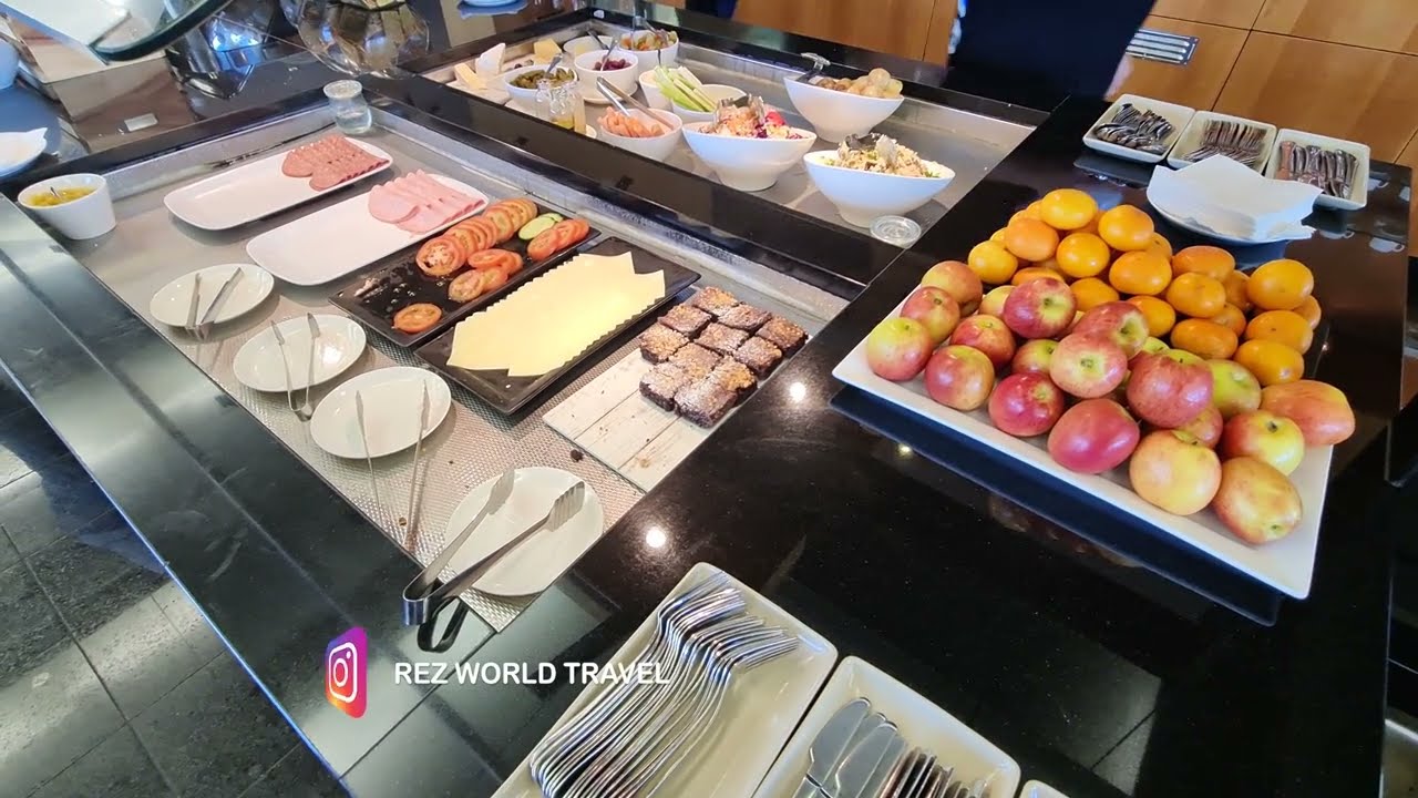 Qantas Airways International First Lounge