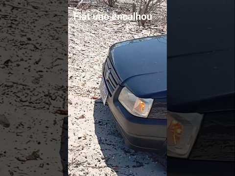 O Fiat uno motorhome encalhou na Praia da lama, em cajueiro da praia pi