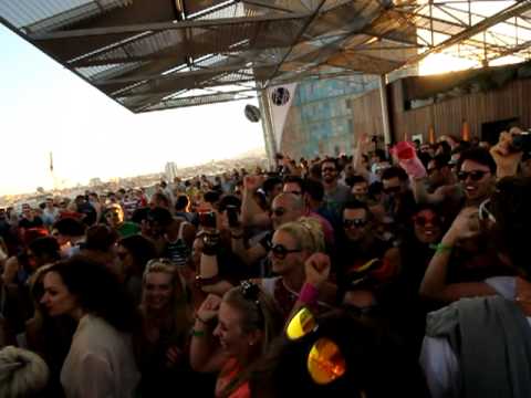 Mobilee Rooftop Sonar 2012 - Pan Pot dropping La La Land