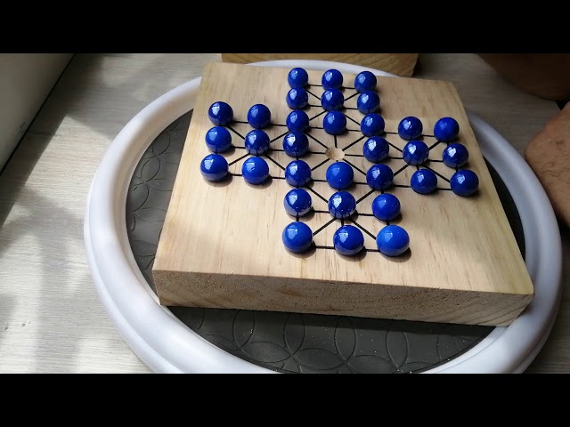Vídeo relacionado con Cayro - Solitario - + 6 Años - con Tablero y Fichas de Madera - Juego Divertido de Mesa - Ideal para Niños y Adultos - Lógica y Estrategia - 1 Jugador
