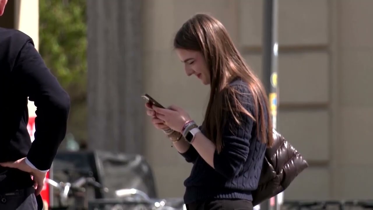 Video: Tech Weekly: Apple EU gatekeeper ruling, Q2 smartphone shipments, SK Hynix shares, solar EV trip