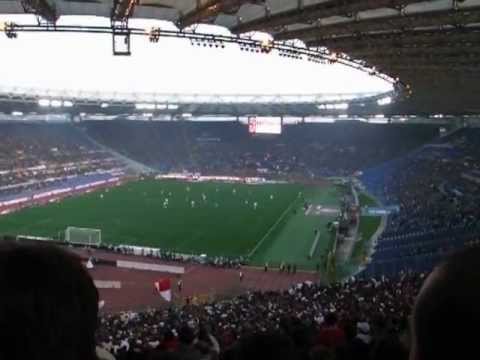ROMA - BARI 3-1 21-11-2009 CAMPIONATO SERIE A SPETTACOLARE TIFO DEI 12000 BARESI