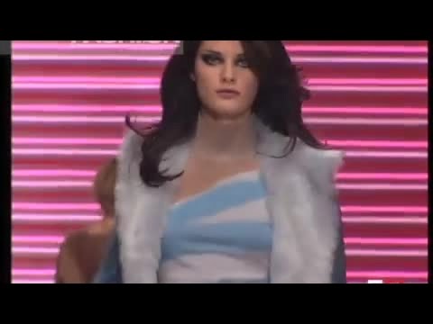 VERSACE Autumn Winter 2001 2002 Milano 1 of 4 pret a porter by Fashion Channel