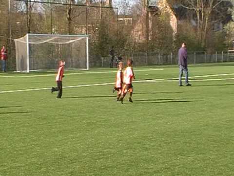 Montfoort F1 - VV De Meern F13 17.4.2010 goal van Daan