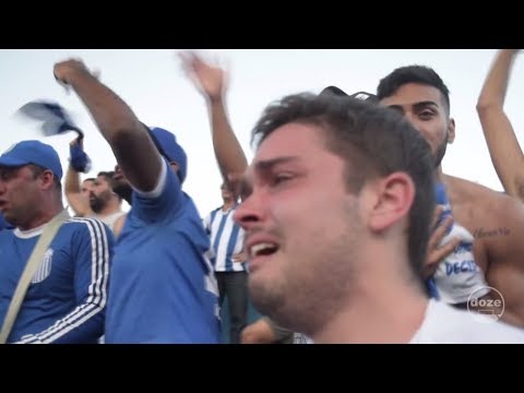 Torcedores do Goytacaz se emocionam e choram com a volta do clube à elite do Carioca após 25 anos