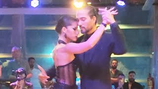 Color Cielo (D'Arienzo) Indira Hiayes y Rodrigo Palacios. Milonga Muy Martes 28nov23 (2/4)