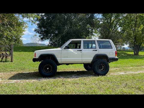 Jeep Cherokee XJ gets a 4.5 inch Rough Country lift