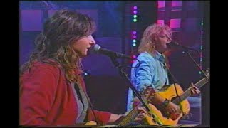 indigo girls: 2004-06-09: fill it up again - last call with carson daly (broadcast 2004-06-15)