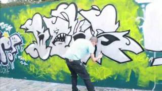 preview picture of video 'tunel de quarteira - graffiti'