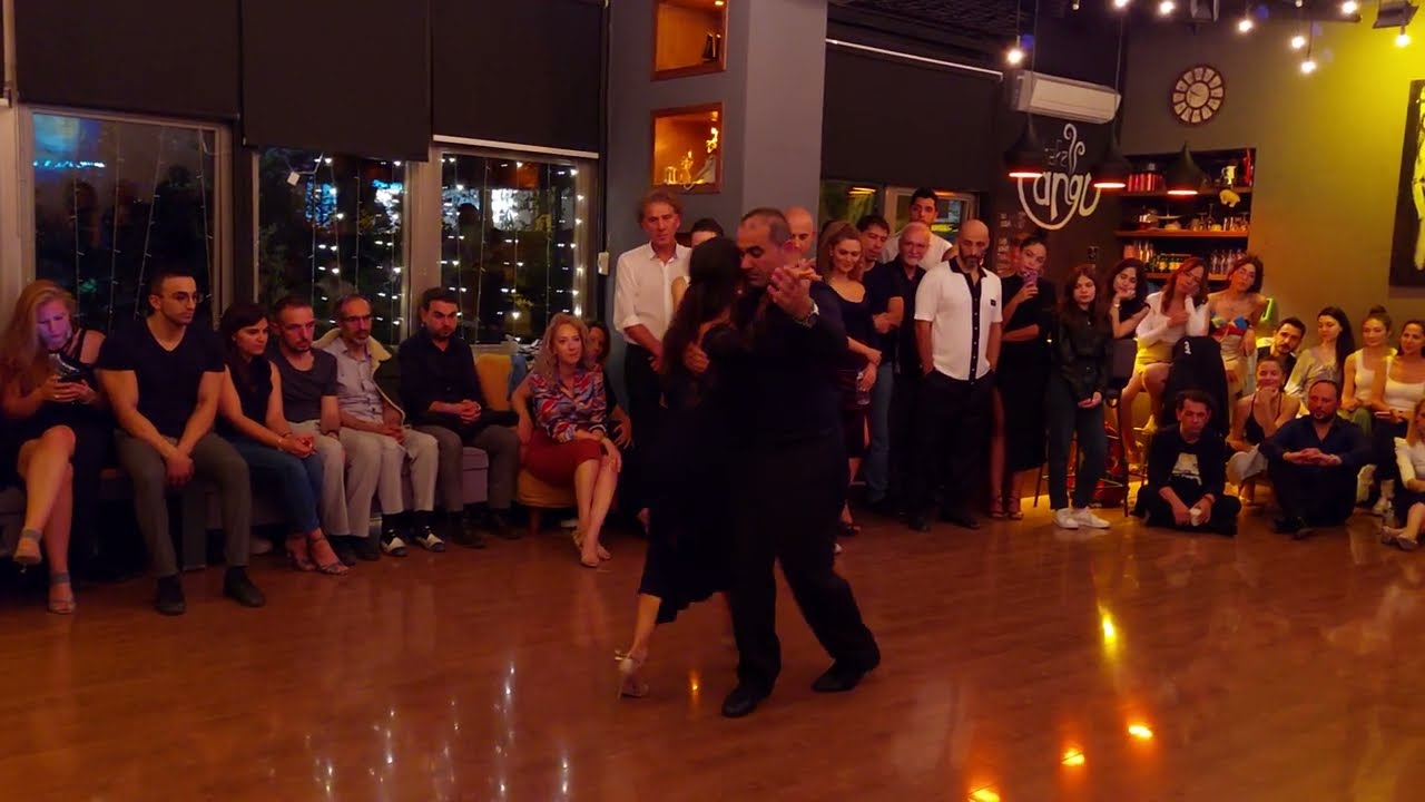 Elpida Gallou & Mert Mert / Te Aconsejo Que Me Olvides