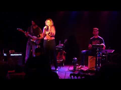 Nathalie Pâque en acoustique