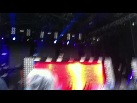 Albin Myers drops Hells Bells @ Söderstadion, Stockholm 2012.06.01