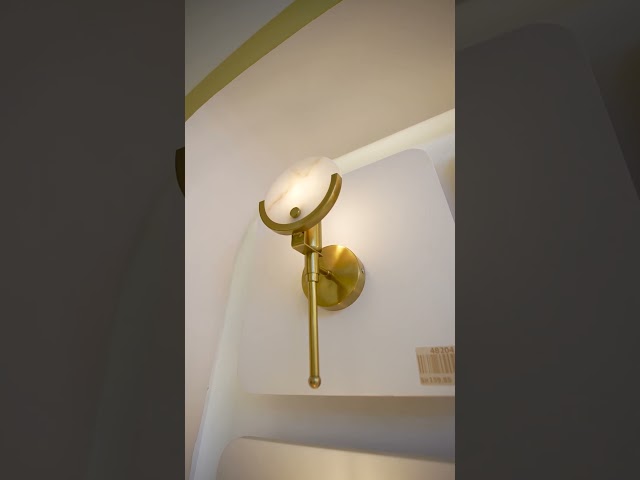 A short golden marble acicular applique in a circle shape