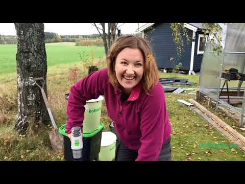 Malin från bokashi.se visar hur man gör en jordfabrik med bokashi.