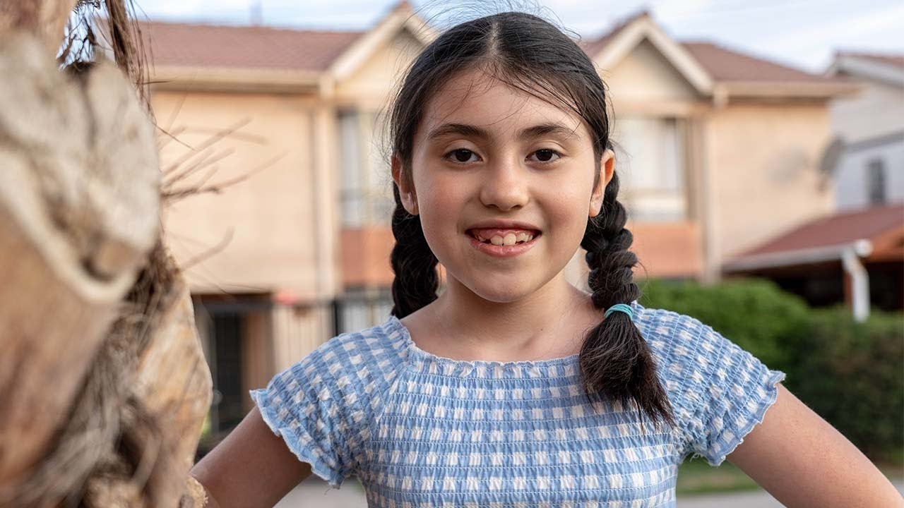 Amelie Leaves Her Room and Enters the Spotlight