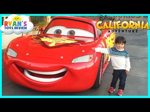 GIANT LIGHTNING MCQUEEN and Amusement Rides for Kids at Disneyland Video
