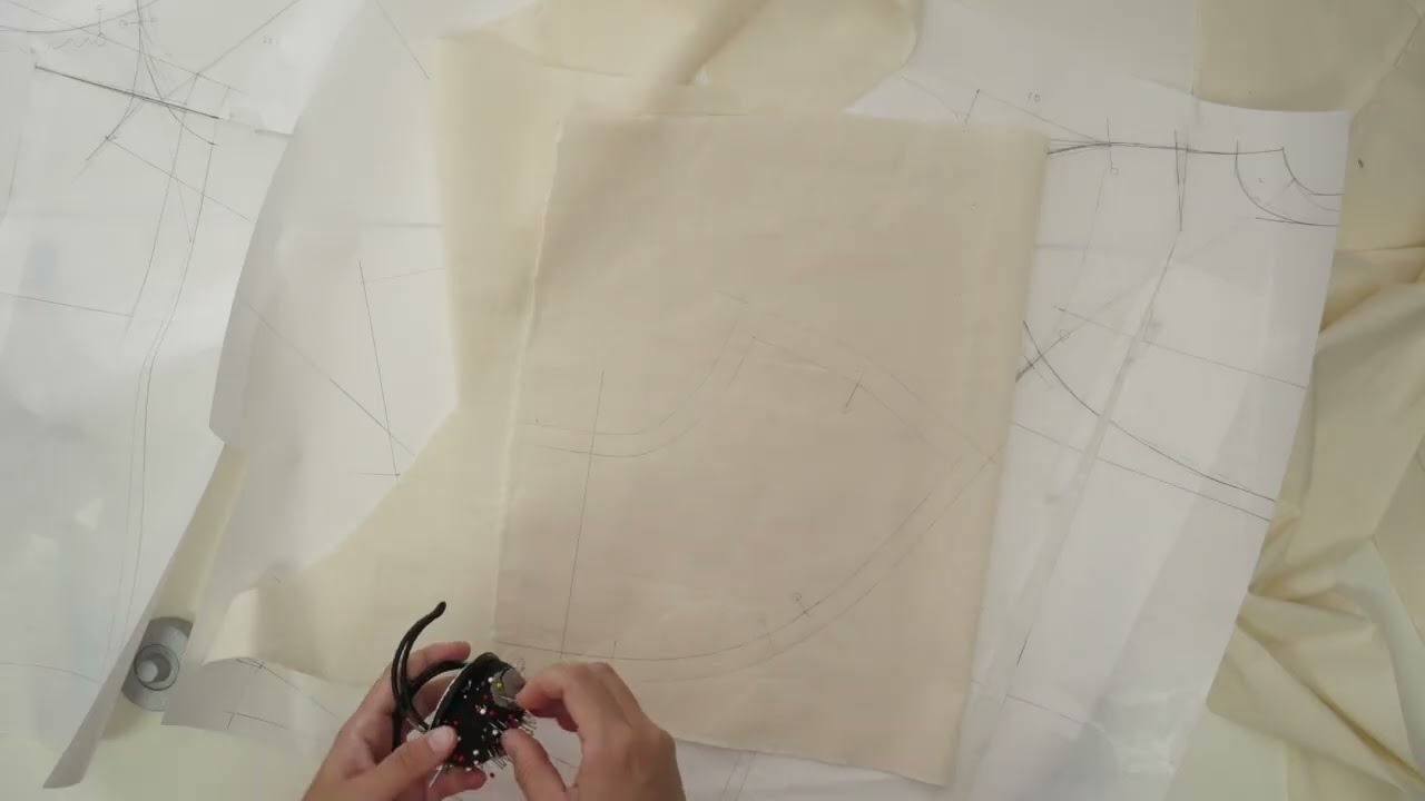 【洋裁の学校】おうちで洋裁７６７　ラウンドヨークブルゾン　シーチング裁断３