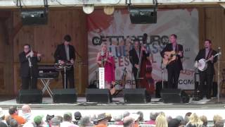 Rhonda Vincent & the Rage - Driving Nails in My Coffin