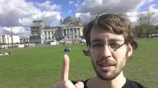 Auf der Wiese vor dem Reichstag [learn German][lerne Deutsch]