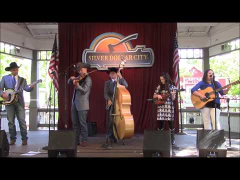 THE BAKER FAMILY @ Silver Dollar City "Red Apple Rag"