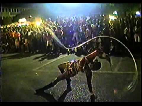 BAMUSJI de ilhéus em Valença 2003 - FANFARRA DAS ANTIGAS ( BANDA SHOW )