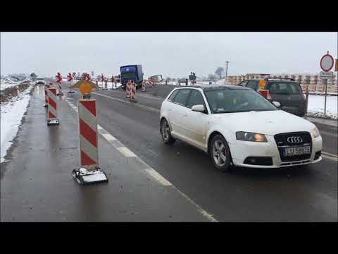 Przełożenie ruchu z drogi krajowej DK17  od km 64+800 do km 69+800  na nową trasę główną S17.