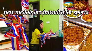 Deaf Vlog: New 🥇🥈🥉 are intended for the students who win places in the intramural games🏀🏸🏐