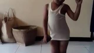 Download lagu Vidio lucu Virall anak kecil goyang jaipong lagu jaran goyang. mp3