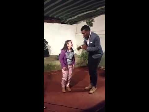 Haxael KING  , desde el momento, haxael le roba el corazón a una niña enfermita