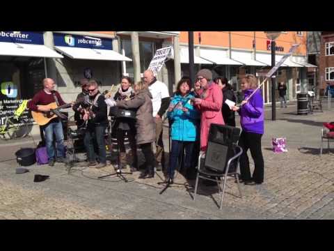 download lagu mp3 mp4 Vi Er Dem De Andre Ikke M Lege Med Tekst, download lagu Vi Er Dem De Andre Ikke M Lege Med Tekst gratis, unduh video klip Vi Er Dem De Andre Ikke M Lege Med Tekst