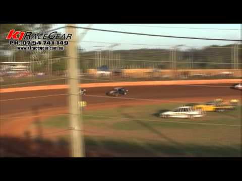 Modified Production - Heat 28 - Maryborough Speedway - 01.01.12