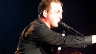 Johnny Reid - Walking On Water (live) - St. John's, NL
