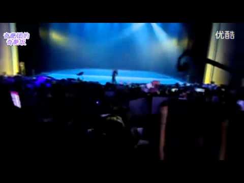 120618 音乐High客 EXO-M    FANS  录制前的暖场奇葩妹子们彪悍应援之最炫民族风.