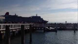 preview picture of video 'Queen Elizabeth Cruise Ship Leaving Tauranga'
