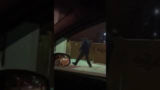 Свежий прикол из России! Это Россия детка! Уличный боксер - Сдесь вопросы задаю я!