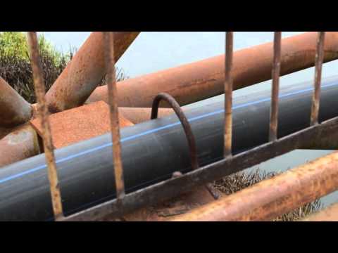 Pasarela care face legătura între cartierele Plopi și Crișan, un adevărat PERICOL pentru copii