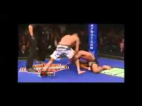 秘技、三角飛び蹴り