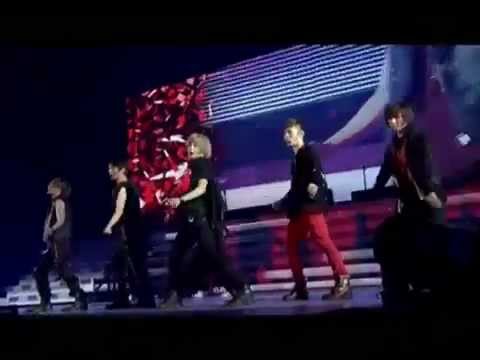 EXO M Lay as Jonghyun dance Lucifer @ SHINee World Concert