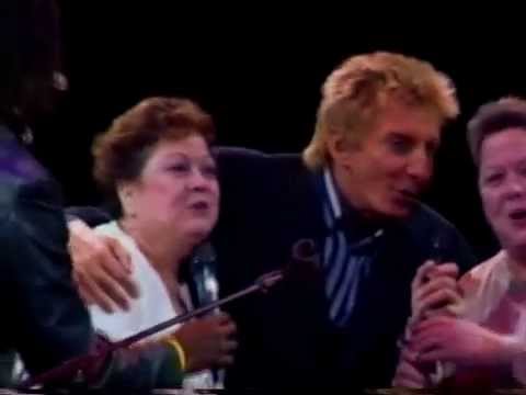 Barry Manilow singing with the Twins