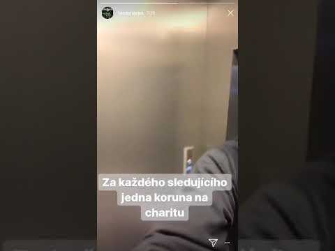 Leoš Mareš rozdává peníze.