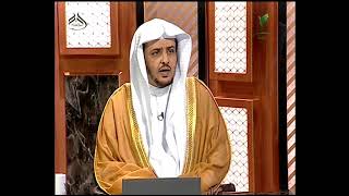 كانت تصوم رمضان ولا تقضي أيام حيضها فهل يلزمها شيء image