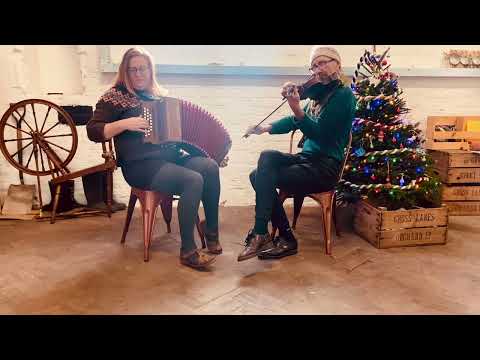 Christmas 2022 - Silent Night by Franz Gruber | Becci & Markus Pamely-Bast melodeon & violin